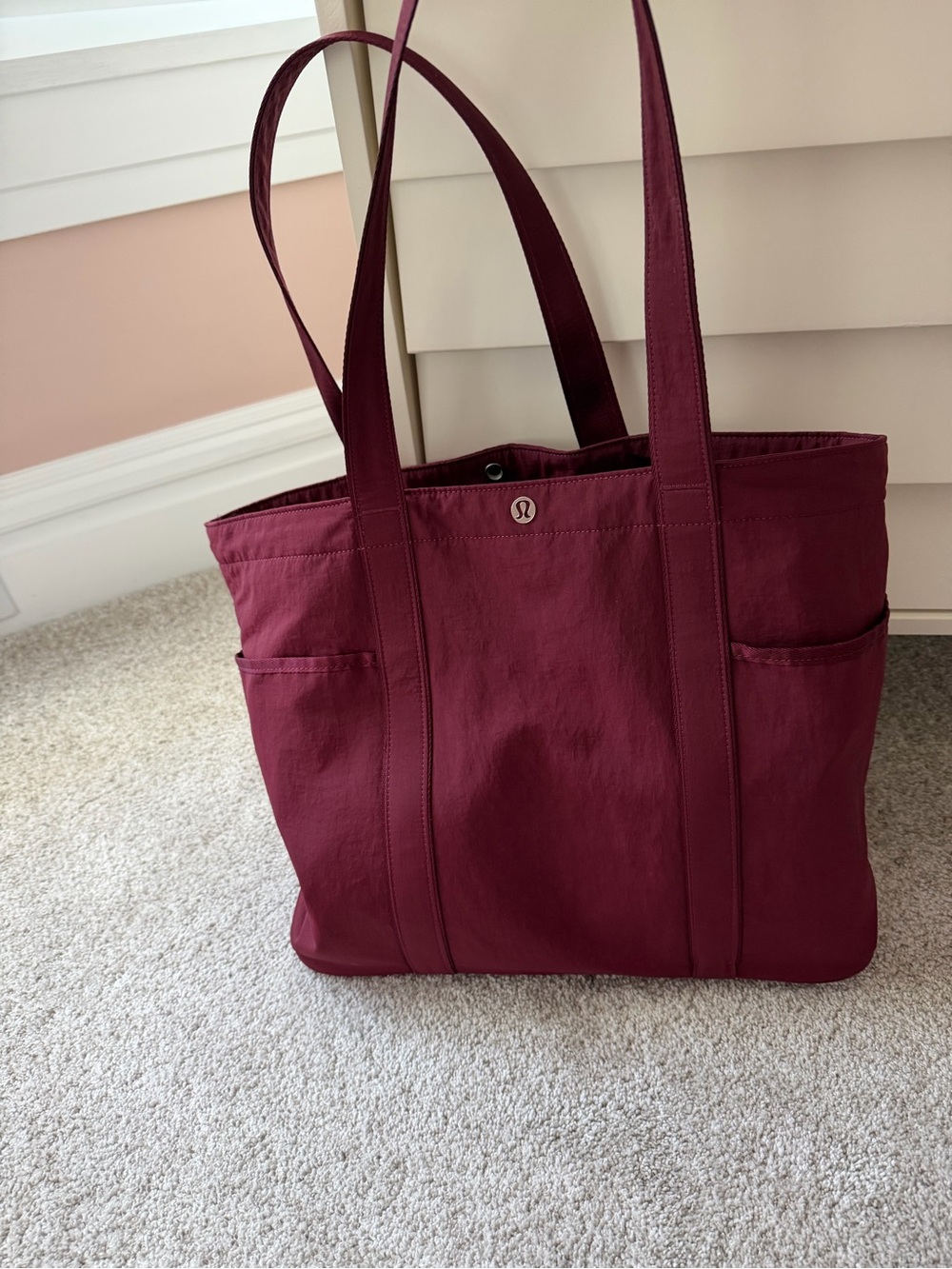 Lululemon Daily Multi-Pocket Tote Bag 20L in Burgundy Bay - Picture 3 of 15